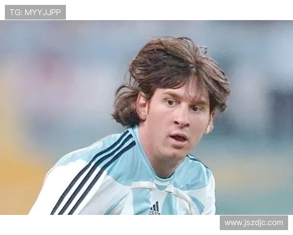 在绿茵场上沉思的足球明星与他们的发呆时光 在绿茵场上沉思的足球明星与他们的发呆时光