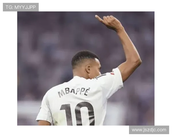 足球明星展现卓越素质与非凡才华引领全球体育风潮